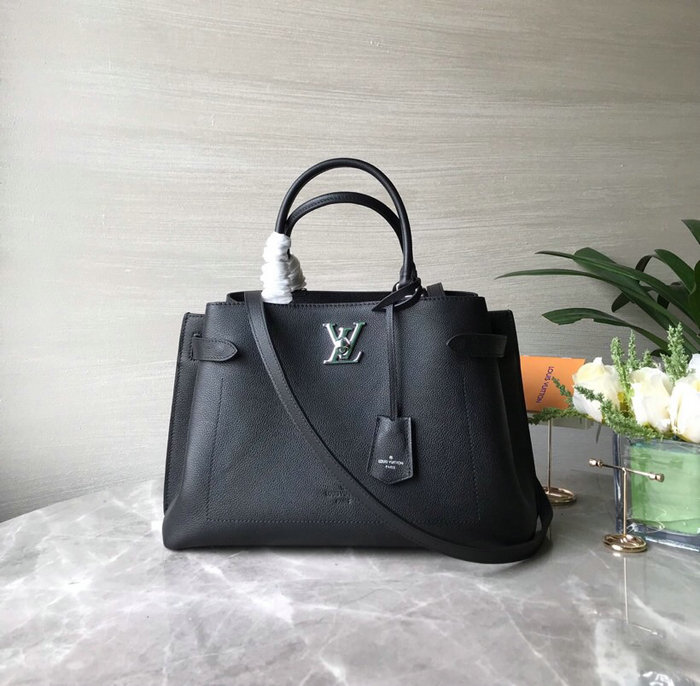 Louis Vuitton Grained Calf Leathe Lockme Day Noir M53645