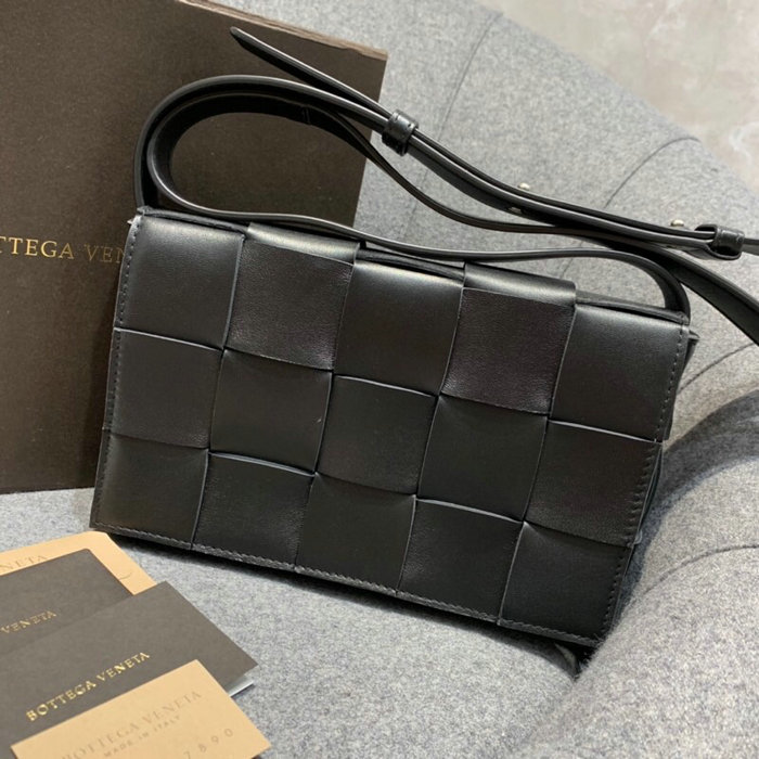 Bottega Veneta Cassette Bag in Maxi Intreccio Black 578004