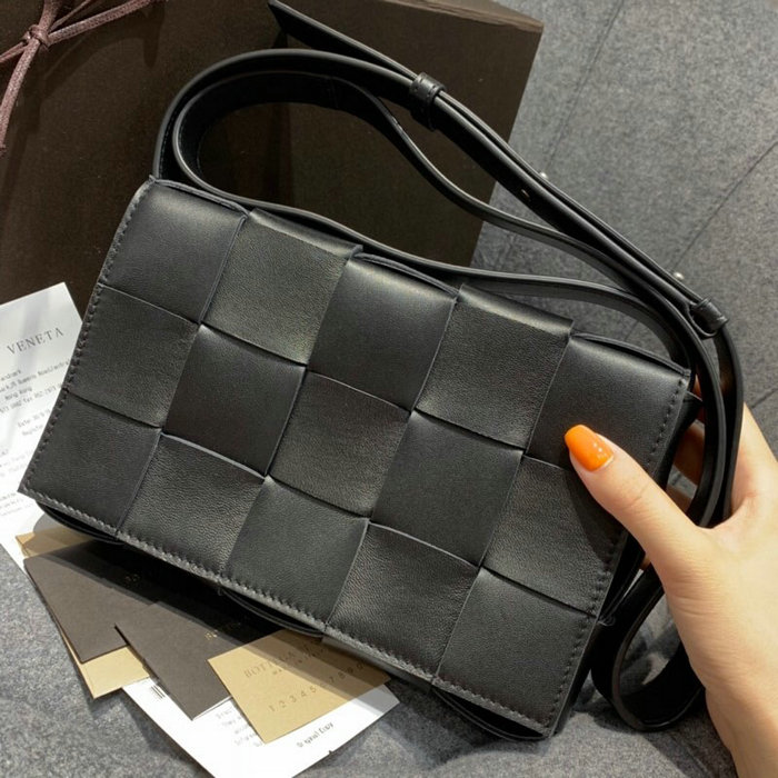 Bottega Veneta Cassette Bag in Maxi Intreccio Black 578004