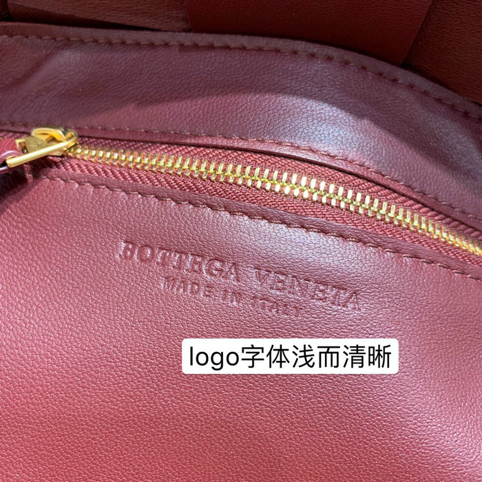 Bottega Veneta Cassette Bag in Maxi Intreccio Bordeaux 578004