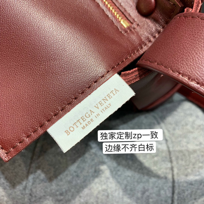 Bottega Veneta Cassette Bag in Maxi Intreccio Bordeaux 578004