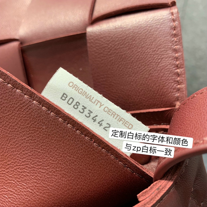 Bottega Veneta Cassette Bag in Maxi Intreccio Bordeaux 578004