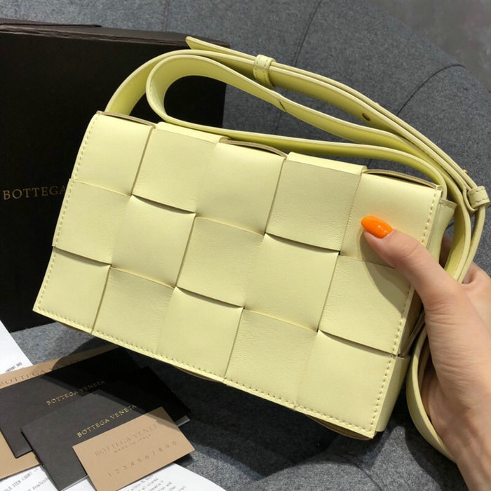 Bottega Veneta Cassette Bag in Maxi Intreccio Ice Cream 578004