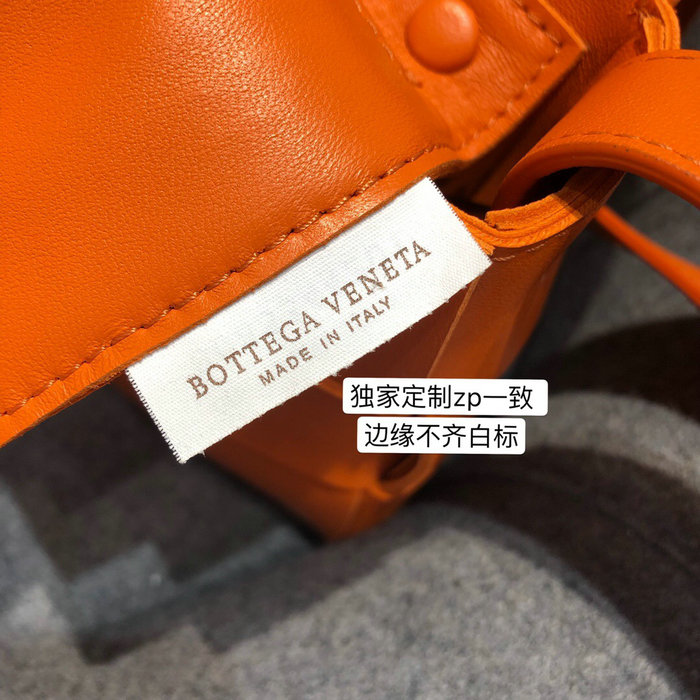 Bottega Veneta Cassette Bag in Maxi Intreccio Orange 578004