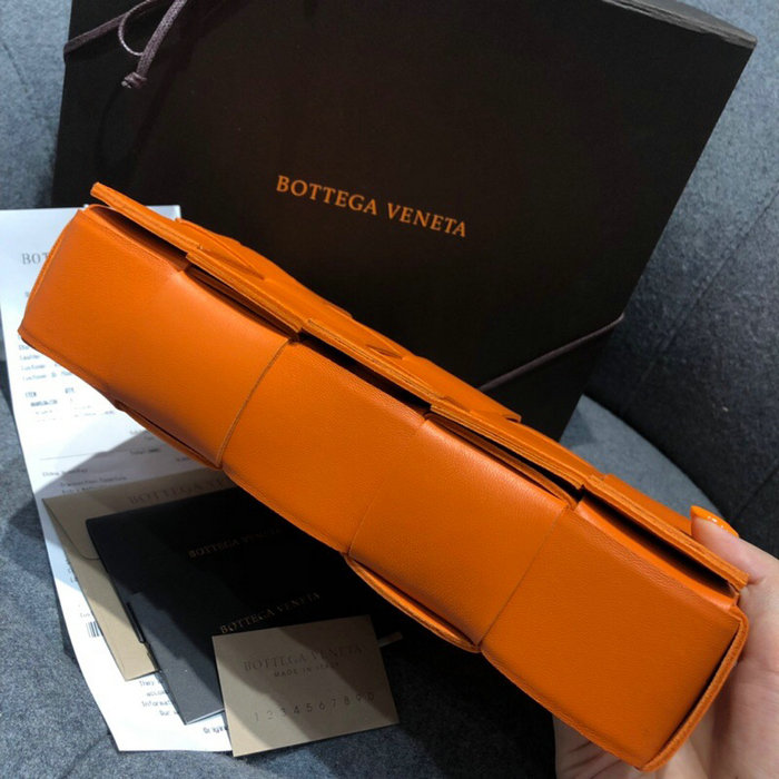 Bottega Veneta Cassette Bag in Maxi Intreccio Orange 578004