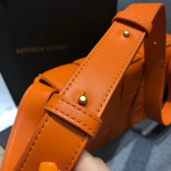 Bottega Veneta Cassette Bag in Maxi Intreccio Orange 578004