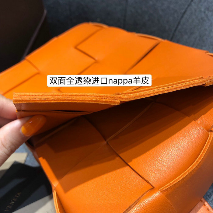 Bottega Veneta Cassette Bag in Maxi Intreccio Orange 578004