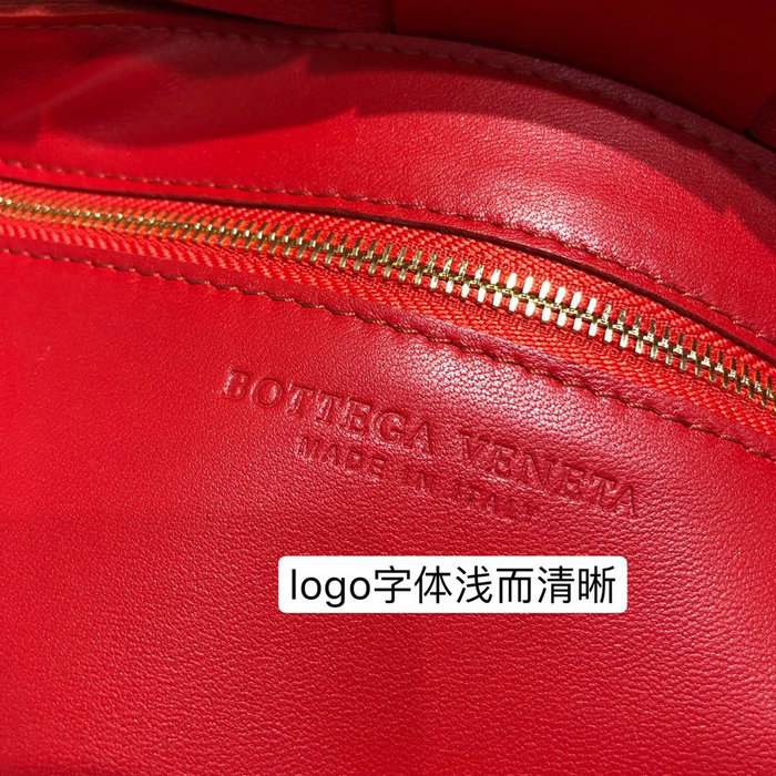 Bottega Veneta Cassette Bag in Maxi Intreccio Red 578004