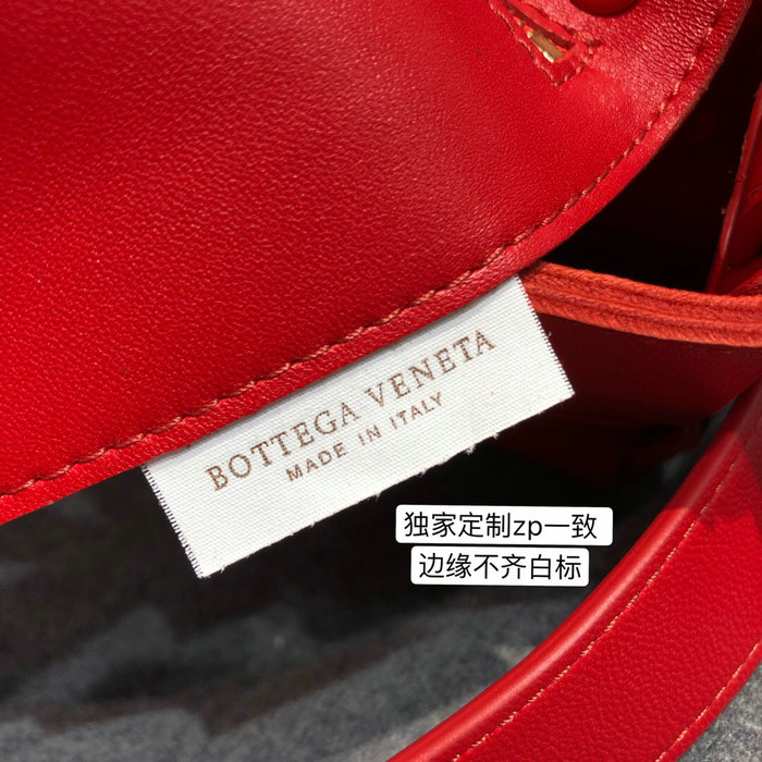 Bottega Veneta Cassette Bag in Maxi Intreccio Red 578004