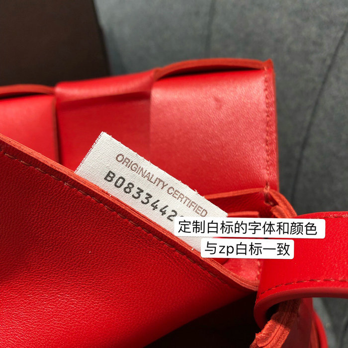 Bottega Veneta Cassette Bag in Maxi Intreccio Red 578004