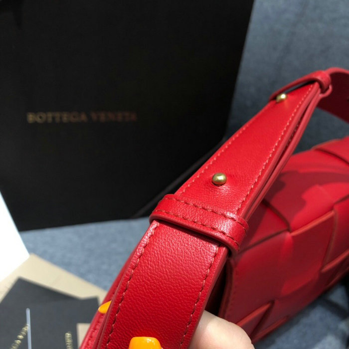 Bottega Veneta Cassette Bag in Maxi Intreccio Red 578004