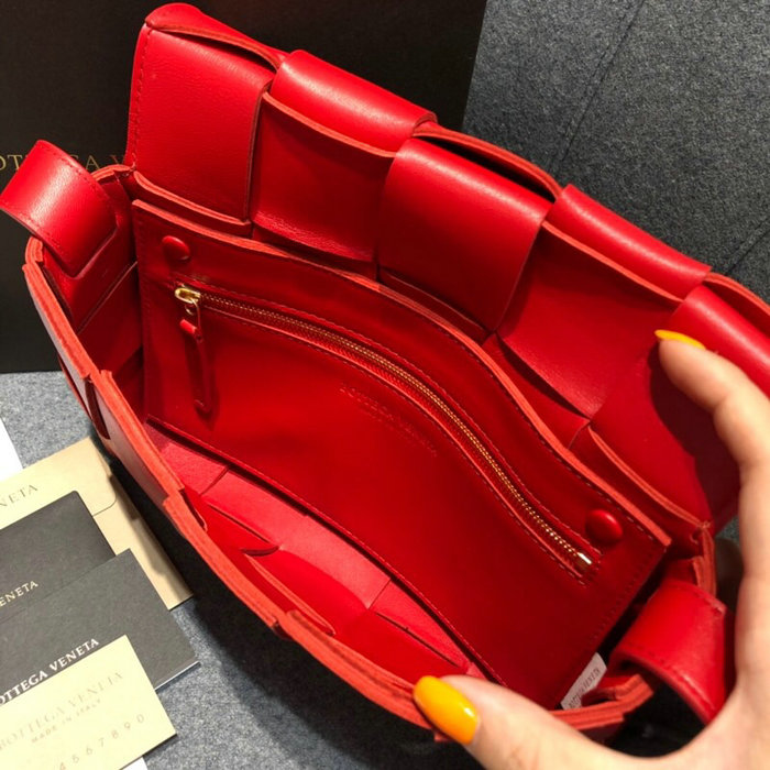 Bottega Veneta Cassette Bag in Maxi Intreccio Red 578004