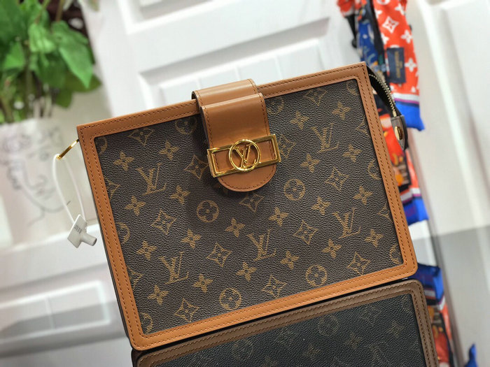 Louis Vuitton Monogram Canvas Cluth M44179