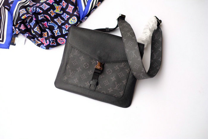 Louis Vuitton Outdoor Flap Messenger M30413