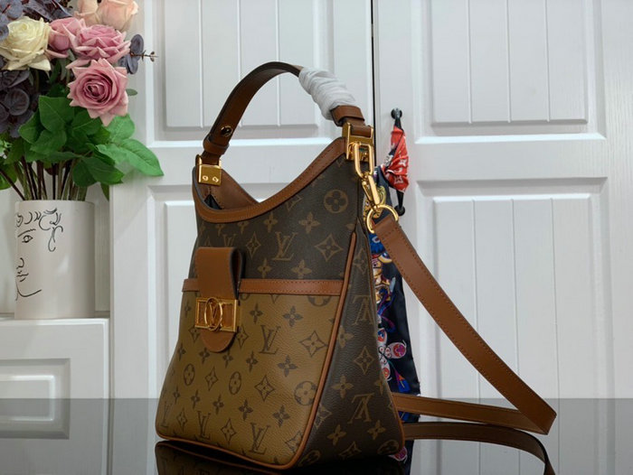 Louis Vuitton Hobo Dauphine MM M45195