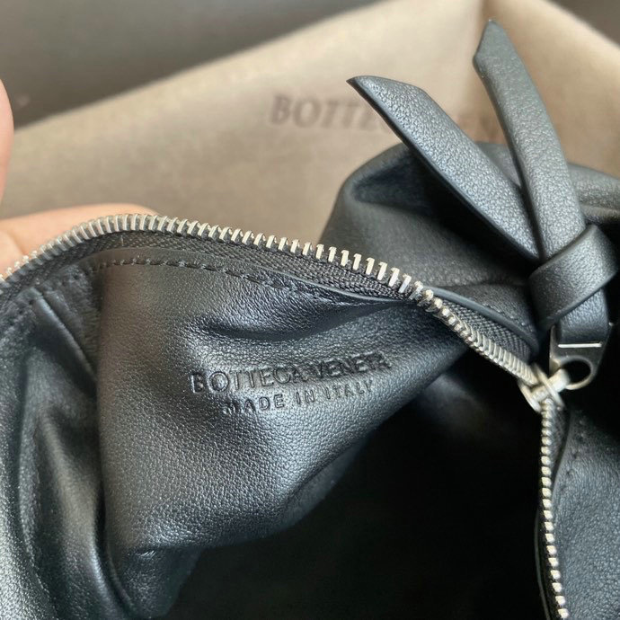 Bottega Veneta Calfskin Mini Bag Black B629635