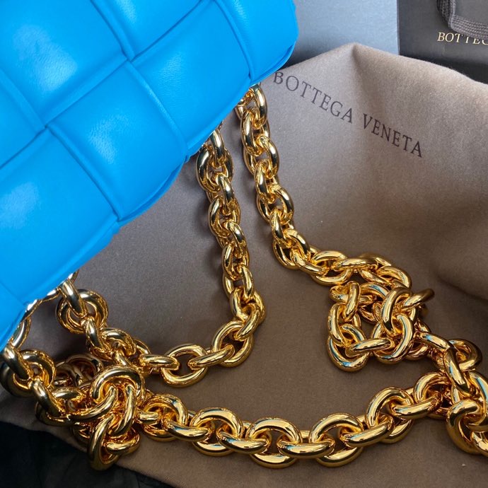 Bottega Veneta The Chain Cassette Swimming Pool B631421