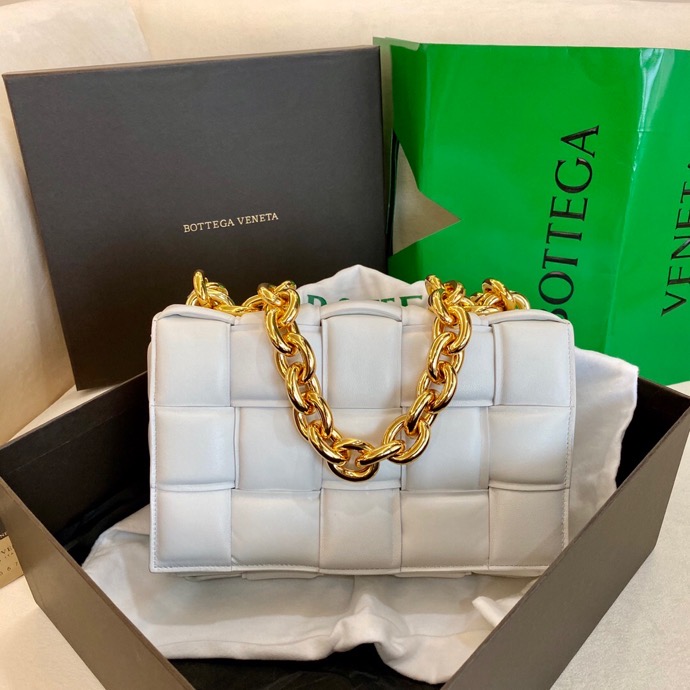 Bottega Veneta The Chain Cassette White B631421