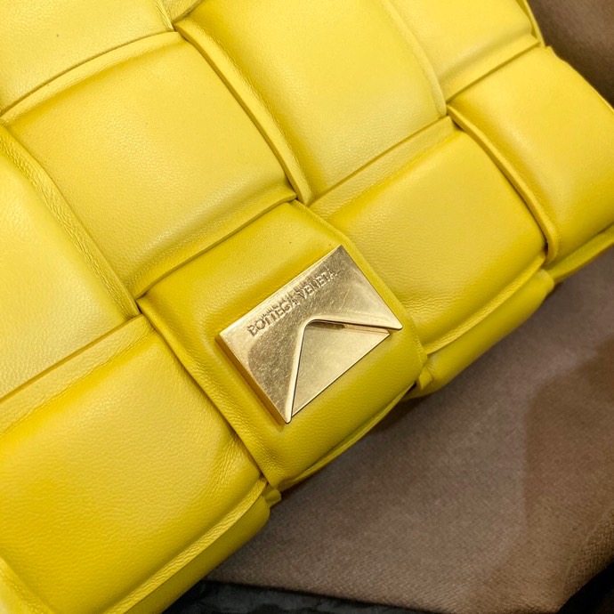 Bottega Veneta The Chain Cassette Yellow B631421