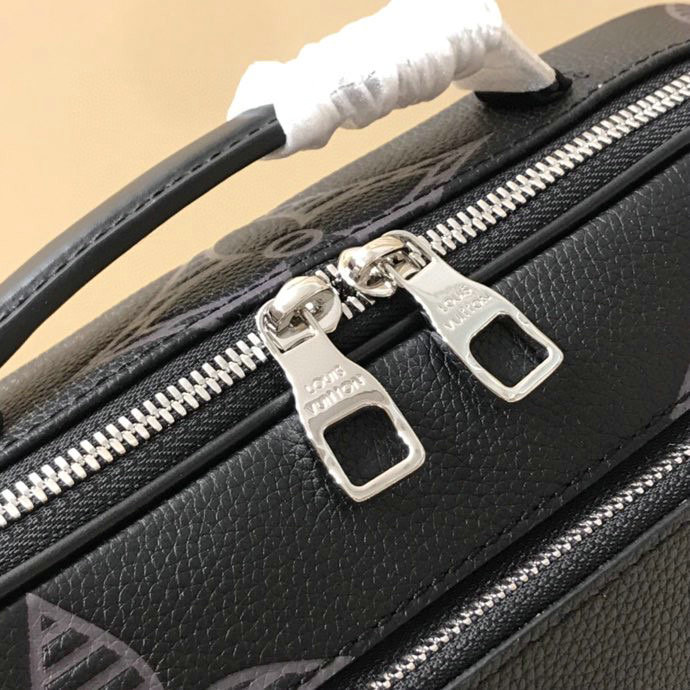 Louis Vuitton Flight Case M57287