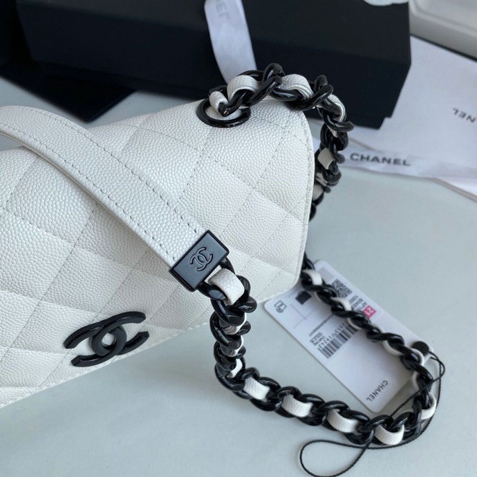 Chanel Grained Calfskin Wallet On Chain White AP1954