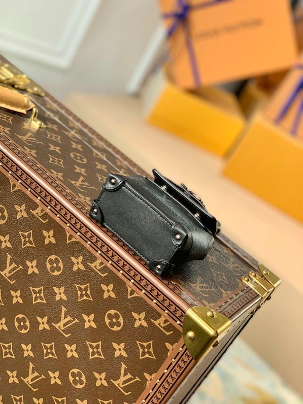 Louis Vuitton Mini Steamer Pouch M00340