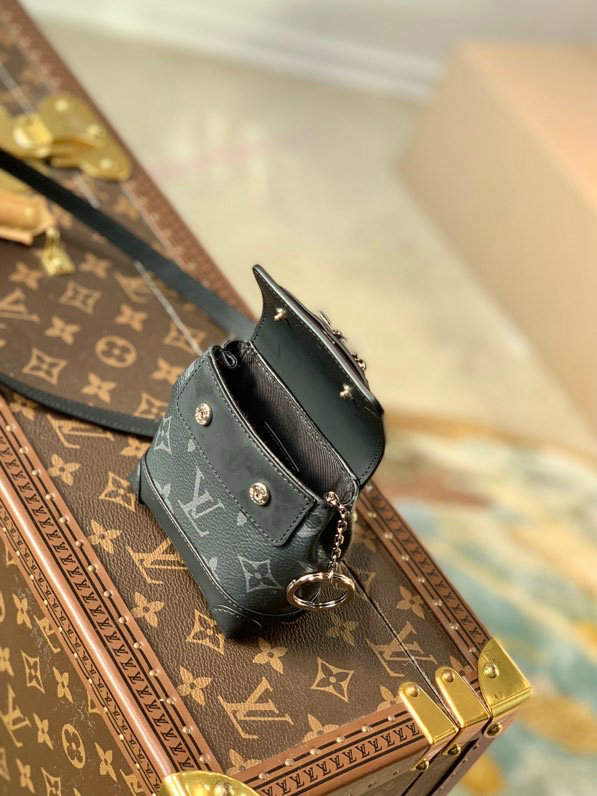 Louis Vuitton Mini Steamer Pouch M00340