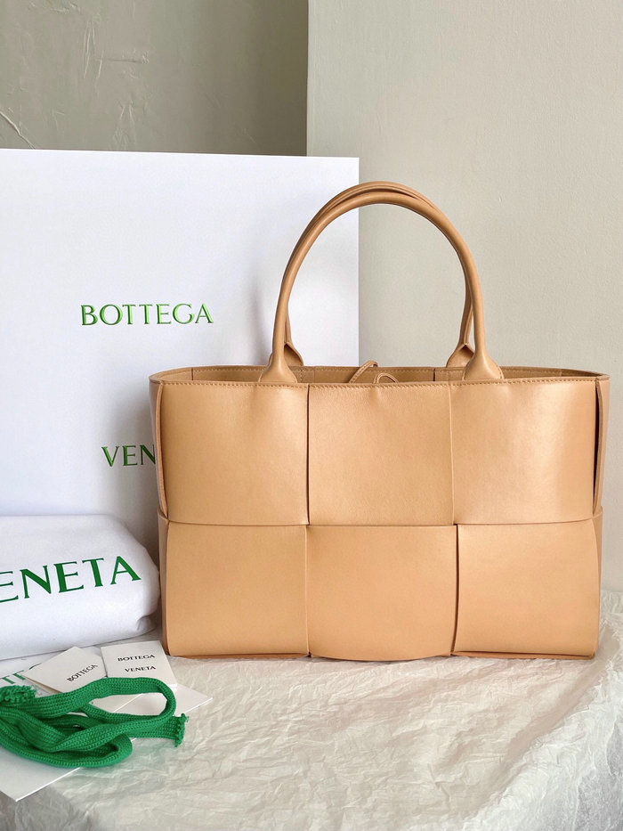 Bottega Veneta Arco Maxi Intrecciato Tote Bag B6091758