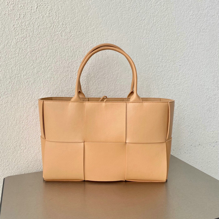 Bottega Veneta Arco Maxi Intrecciato Tote Bag B6091758