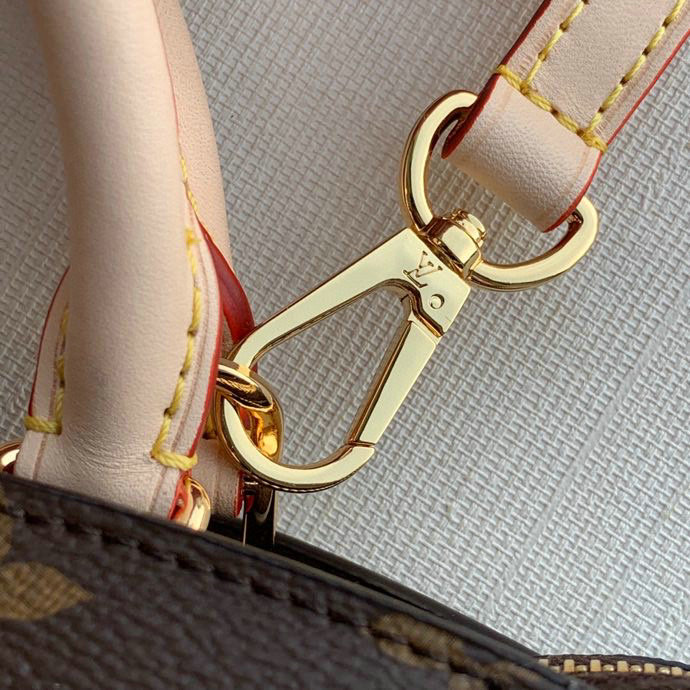 Louis Vuitton Monogram Canvas M45900