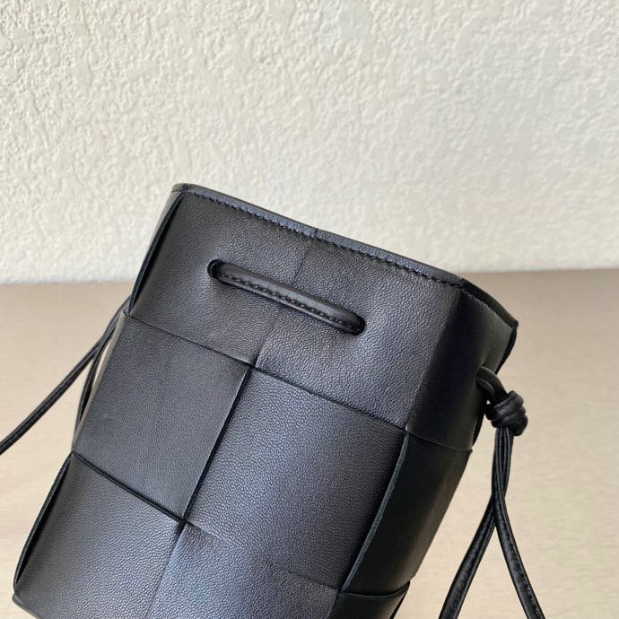 Bottega Veneta Cassette Mini Bucket Bag Black B62081