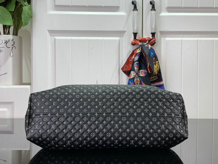 Louis Vuitton Monogram Clutch Black M22326