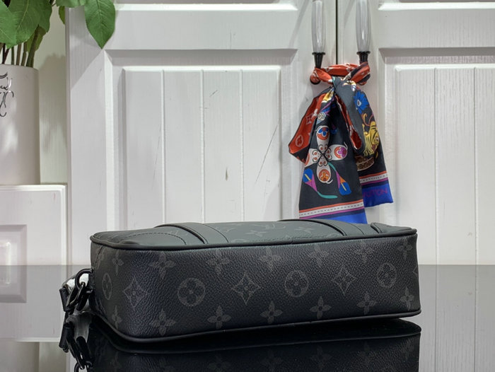 Louis Vuitton Pochette Kasai M82076