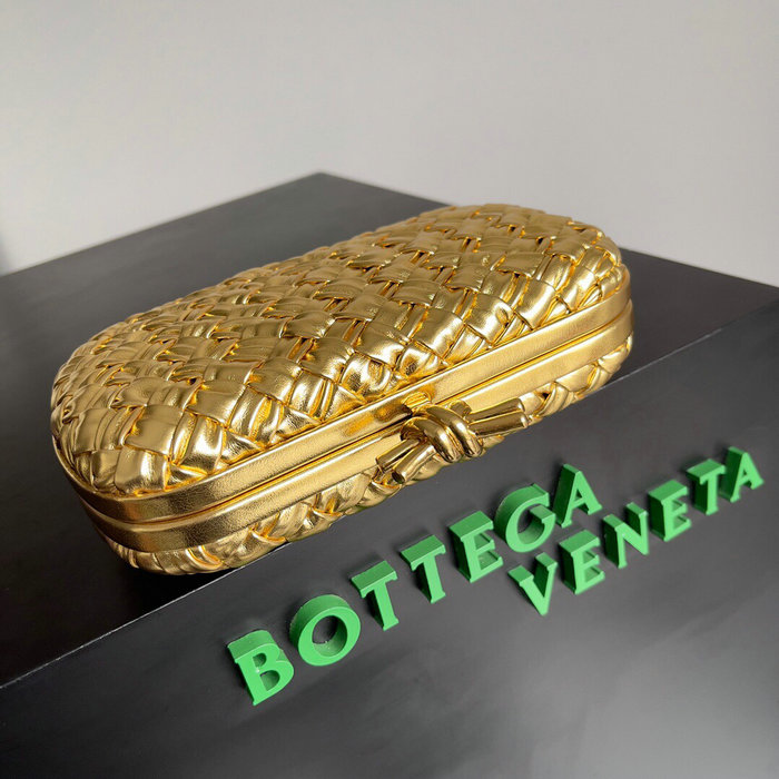 Bottega Veneta Knot Clutch Gold B717622