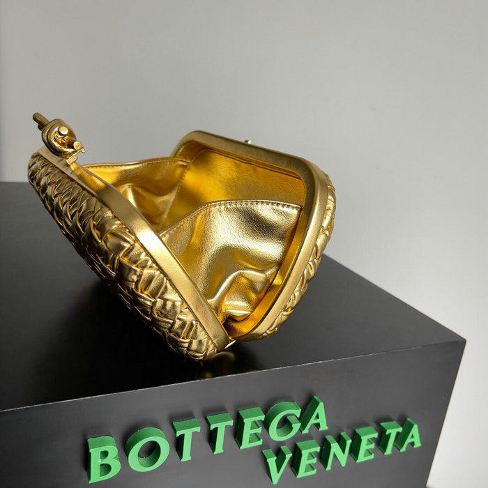 Bottega Veneta Knot Clutch Gold B717622