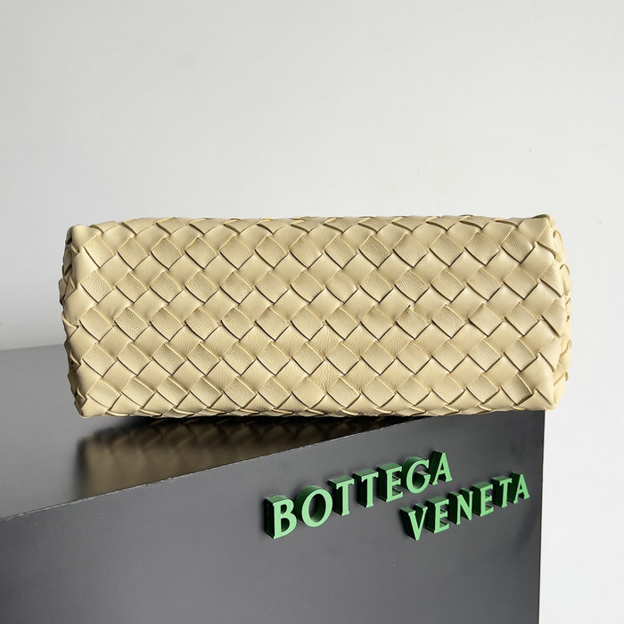 Bottega Veneta Medium Andiamo Tote Bag Beige B743572