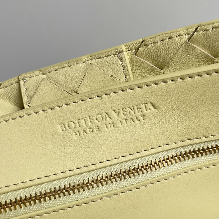 Bottega Veneta Medium Andiamo Tote Bag Yellow B743572