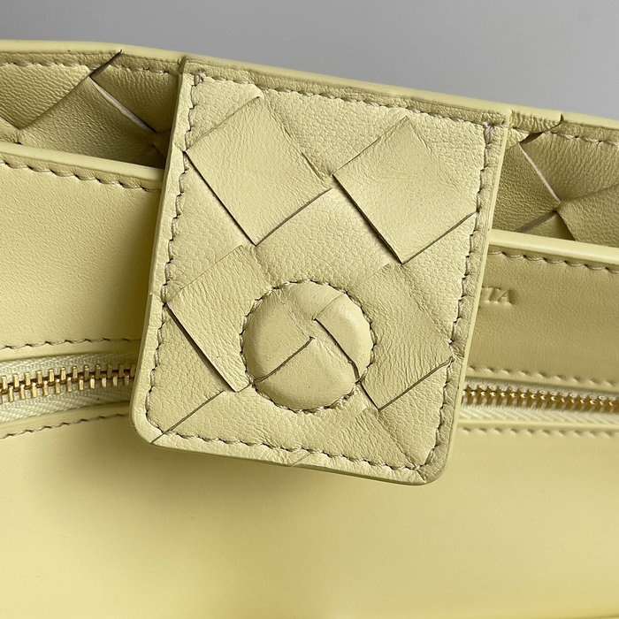 Bottega Veneta Medium Andiamo Tote Bag Yellow B743572