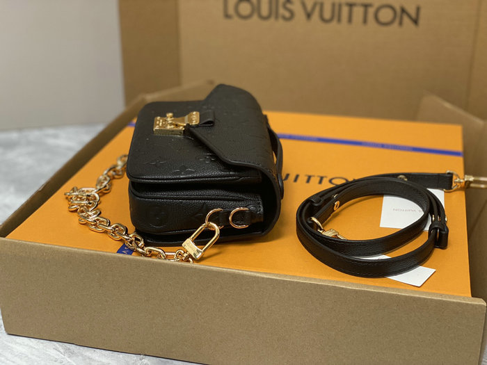 Louis Vuitton Pochette Métis East West Black M46596