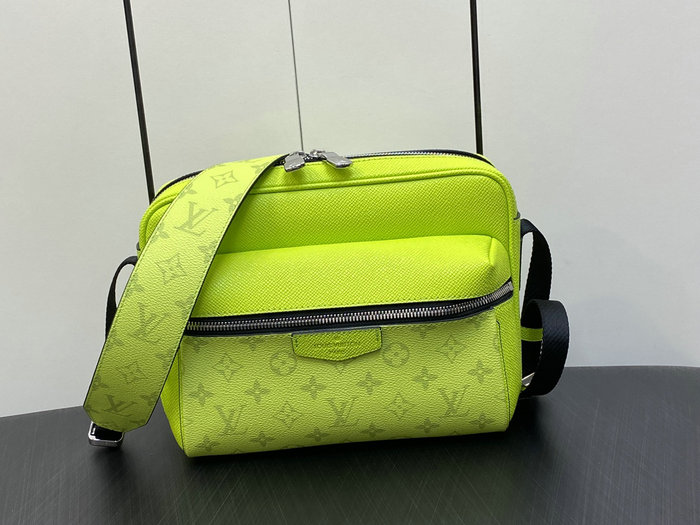 Louis Vuitton Outdoor Messenger M30943