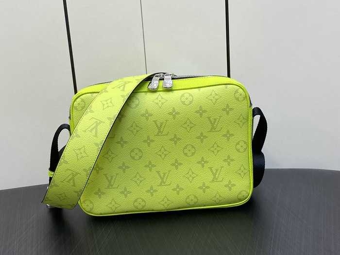 Louis Vuitton Outdoor Messenger M30943