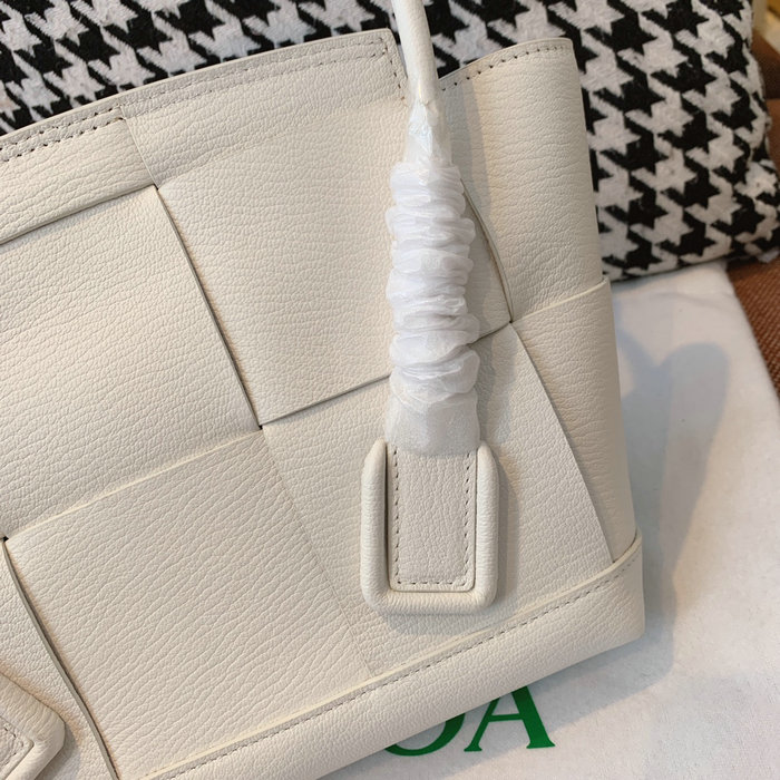 Bottega Veneta Small Arco 33 bag White B1007