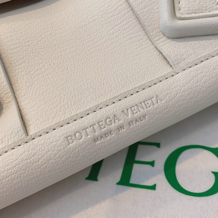 Bottega Veneta Small Arco 33 bag White B1007