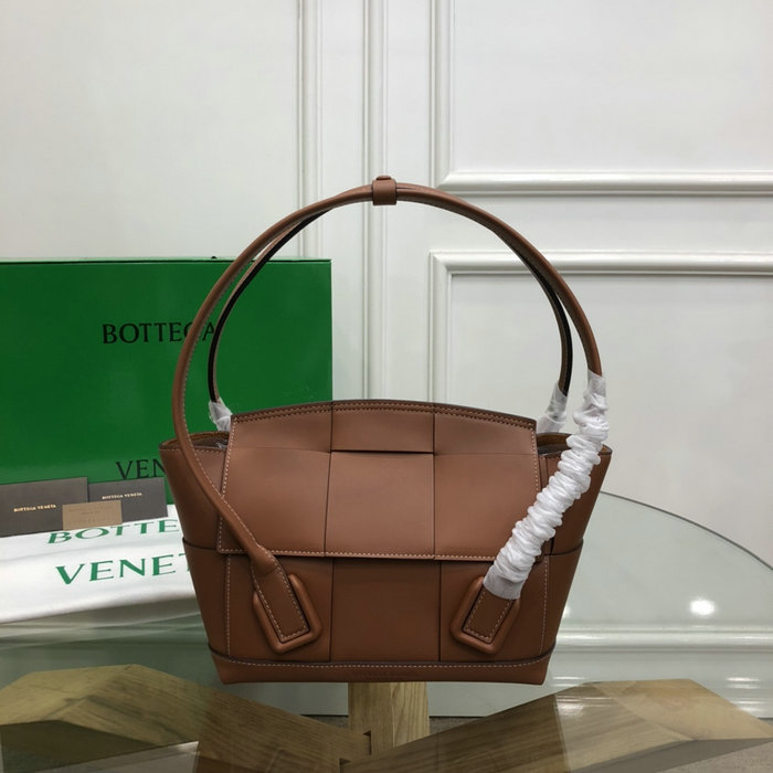 Bottega Veneta Small Arco 33 bag in Smooth leather Brown B1007