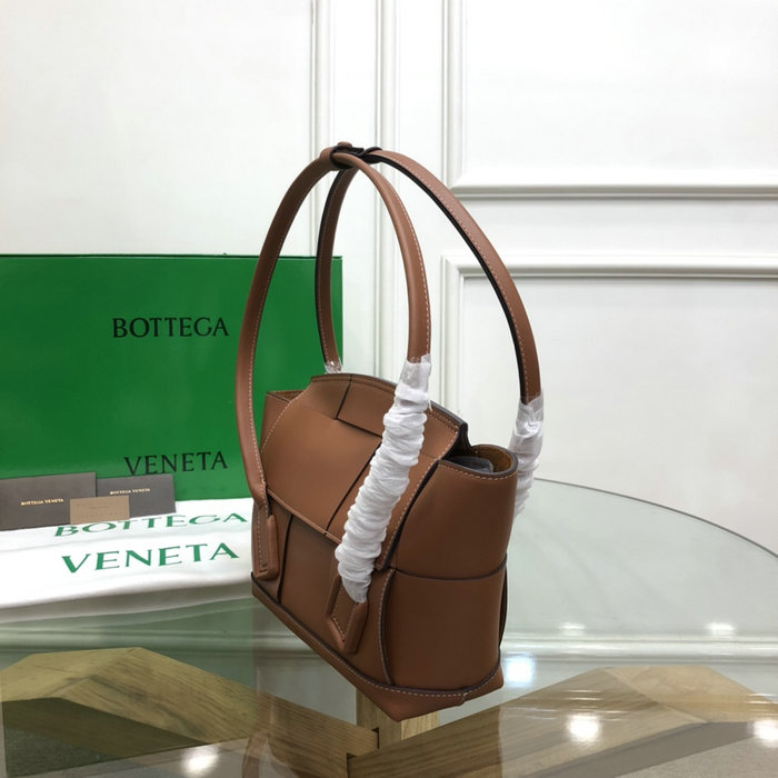 Bottega Veneta Small Arco 33 bag in Smooth leather Brown B1007