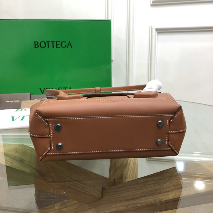 Bottega Veneta Small Arco 33 bag in Smooth leather Brown B1007