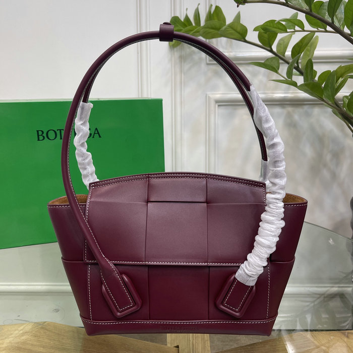 Bottega Veneta Small Arco 33 bag in Smooth leather Burgundy B1007