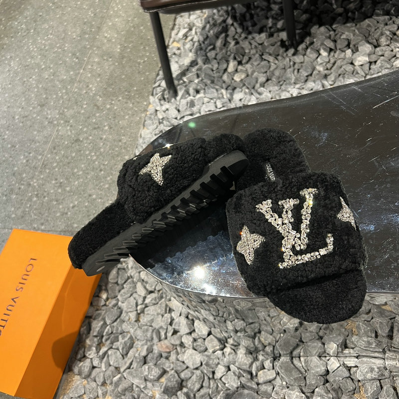 Louis Vuitton Wool Slides SJL091303