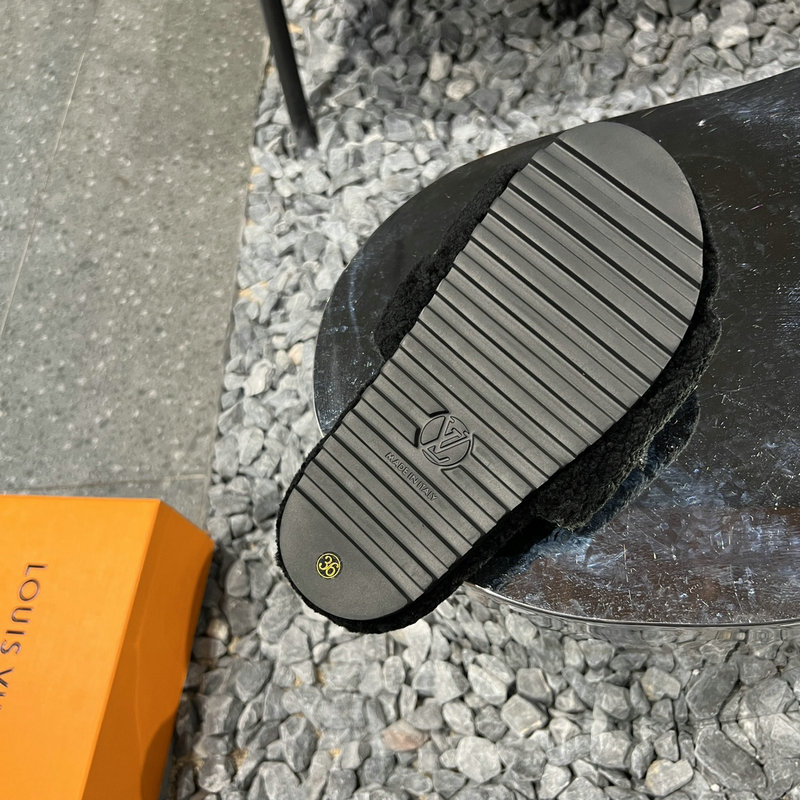 Louis Vuitton Wool Slides SJL091303