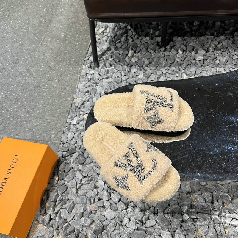 Louis Vuitton Wool Slides SJL091305